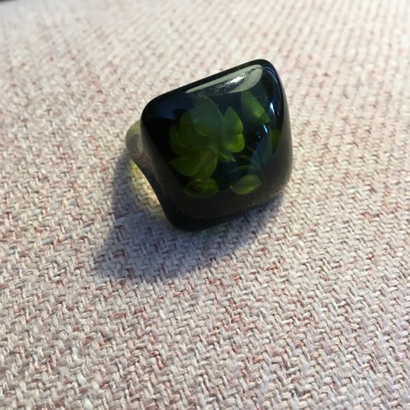 Really cute and unique fashion ring - Picture 3 of 6